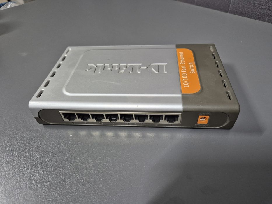 Коммунікатор D-Link DES-1008D/PRO