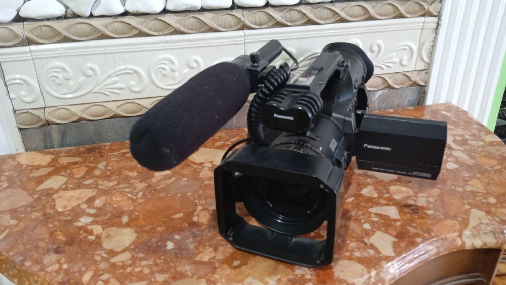Відеокамера професійна Panasonic AG-DVX100BЕ miniDV