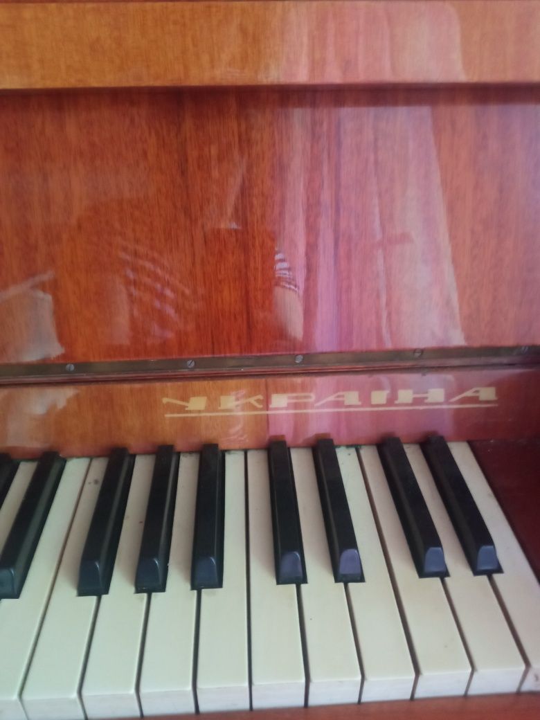 Продам піаніно.  Україна