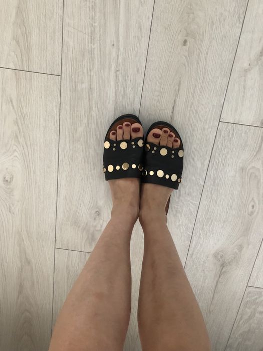 Шкіряні шльопанці