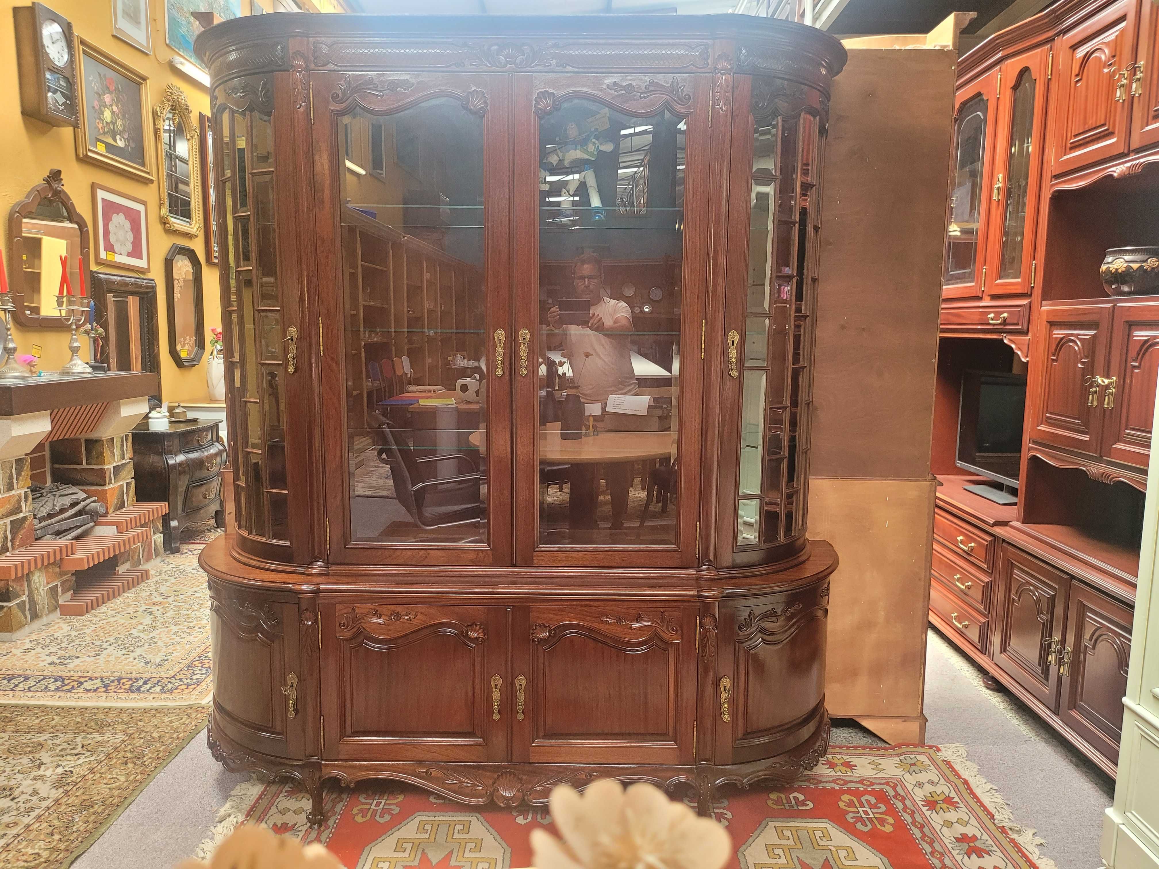 ARMÁRIO VITRINE DE 2 CORPOS - Em madeira escurec