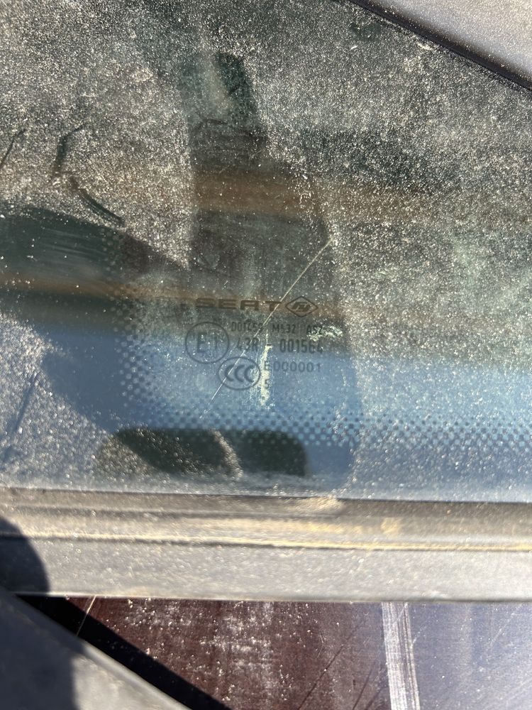 Seat Leon 5f0 szyba szybka trójkątna prawa przód