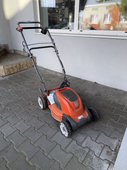 Uszkodzona kosiarka husqvarna 141C, spalony silnik