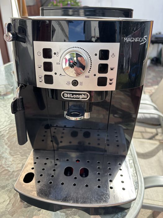 Ekspres do kawy Delonghi magnifica S