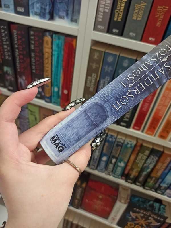 Cienie tożsamości Brandon Sanderson