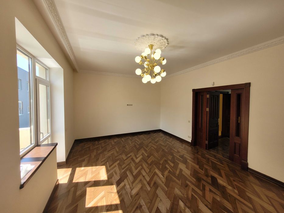 Продаж будинку біля центру та парку Шевченка