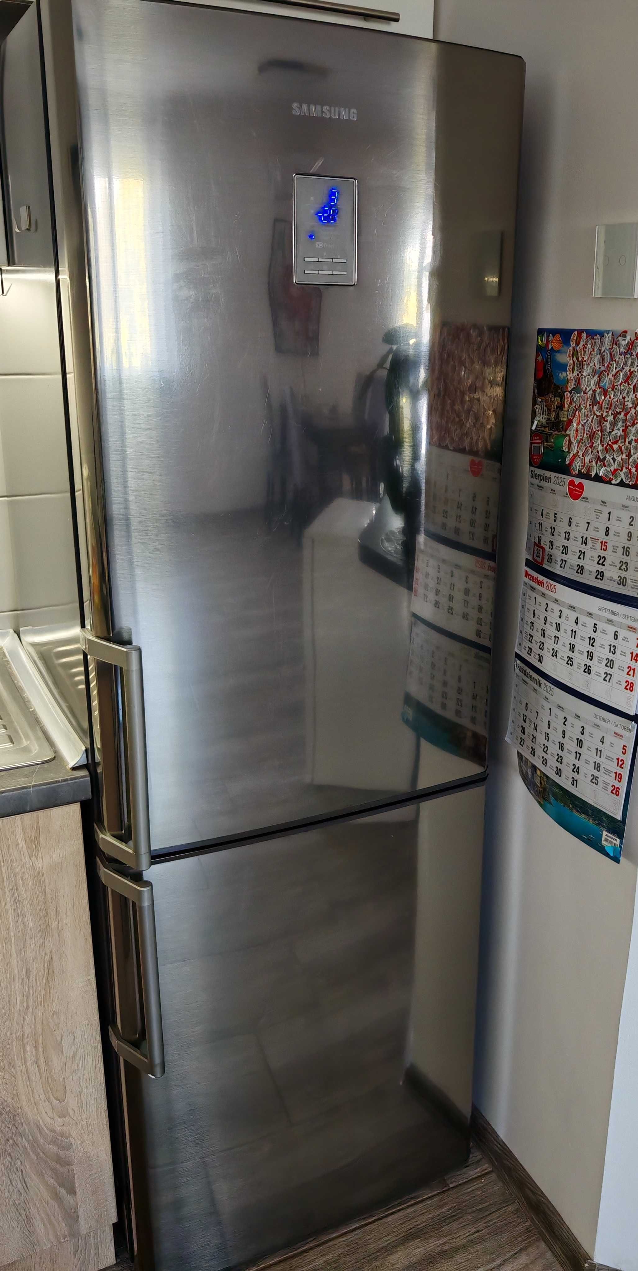 Lodówka Samsung inox z wyświetlaczem LED – No Frost. Super stan.