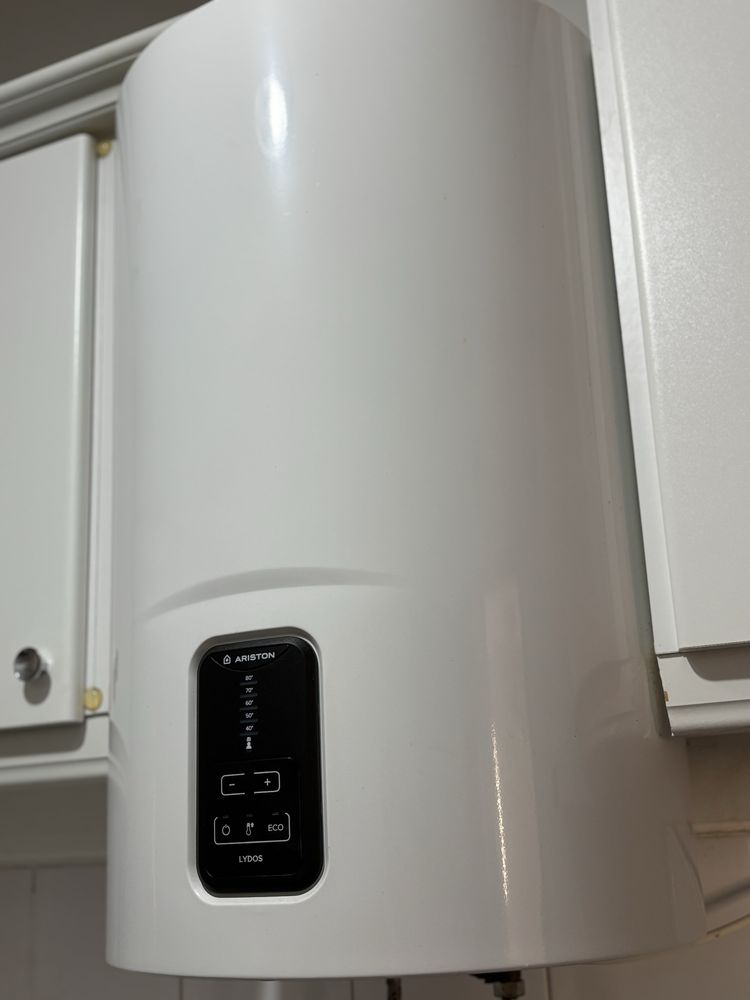 termacomulador de 80 litros , em muito bom estado .