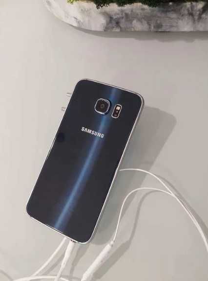 Smartfon Samsung Galaxy S6 3 GB / 64 GB czarny