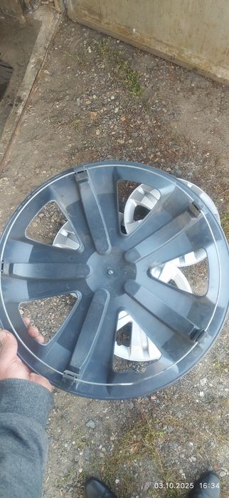 Продам колпаки 15 дюймов 4 шт. комплект