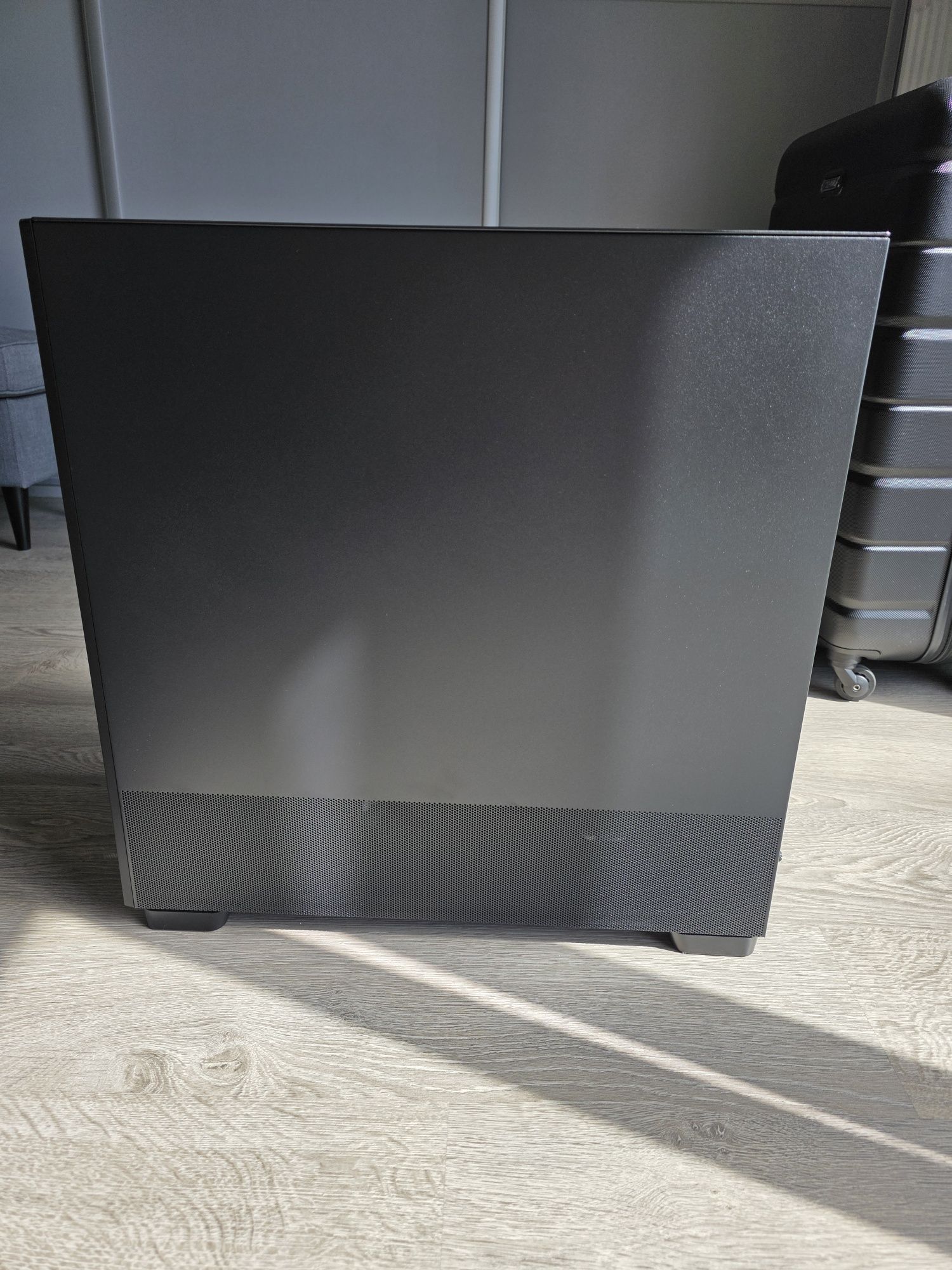PC z Ryzen 7 9800X3D bez dedykowanej karty graficznej