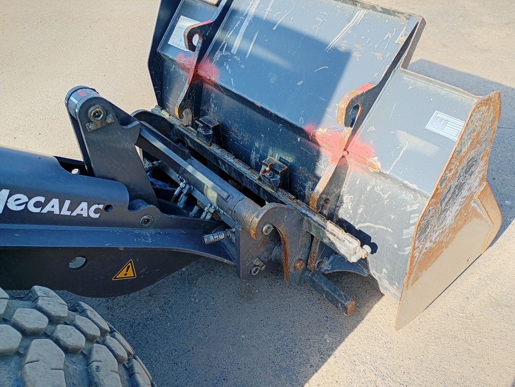 Ładowarka MECALAC AX 700