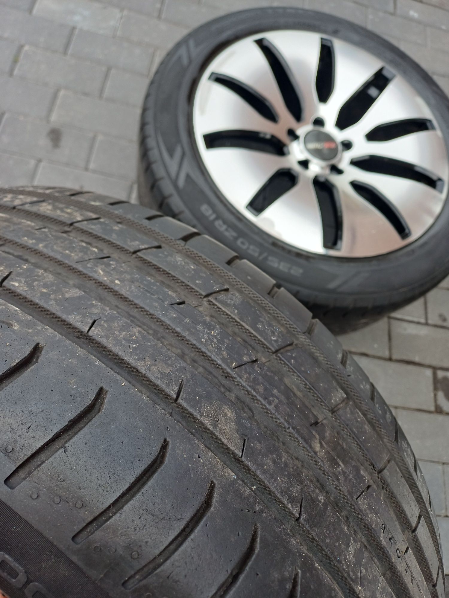 Nokian 2022r 235/50/18 Koła Felgi R18 Lato Motec chrom 5×114.3 CNC SUV