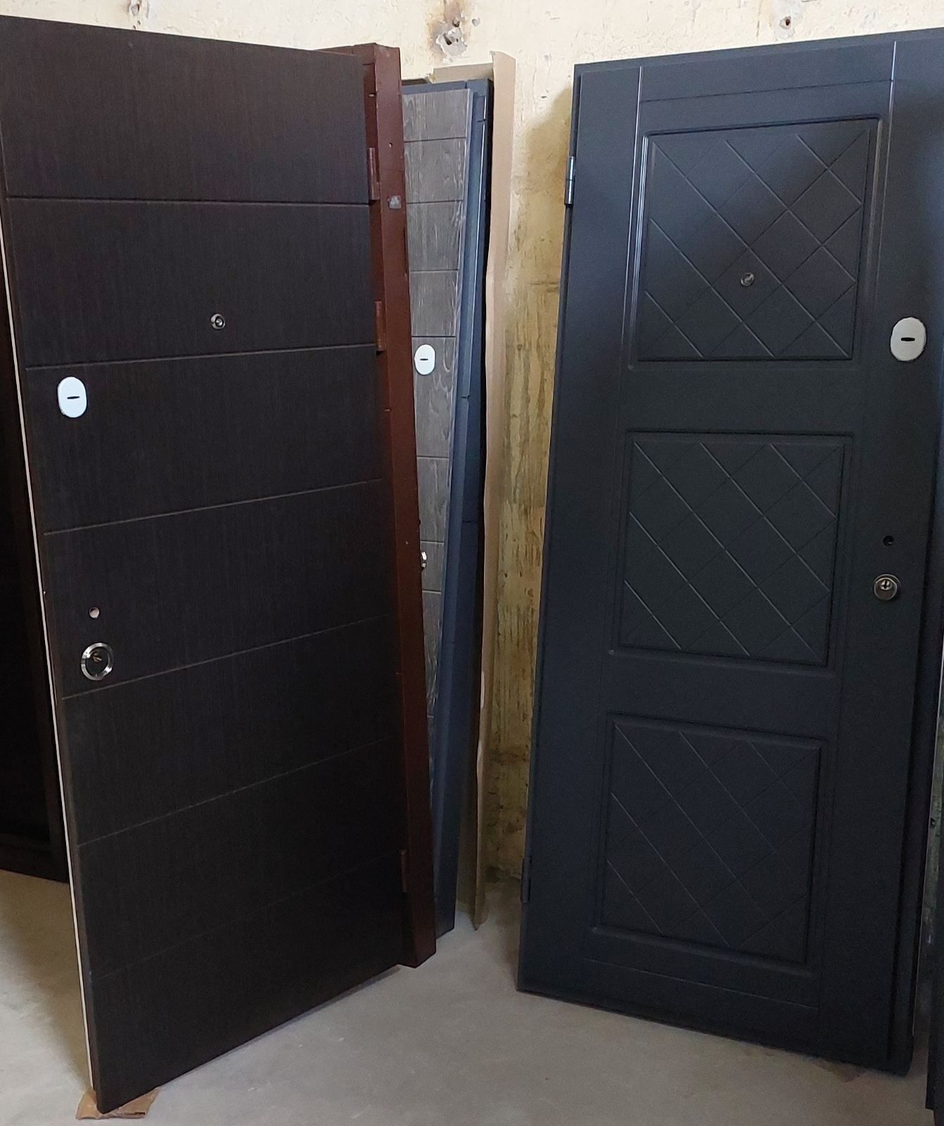 Бронедвери входные двери металлические двери со склада новые и уценка