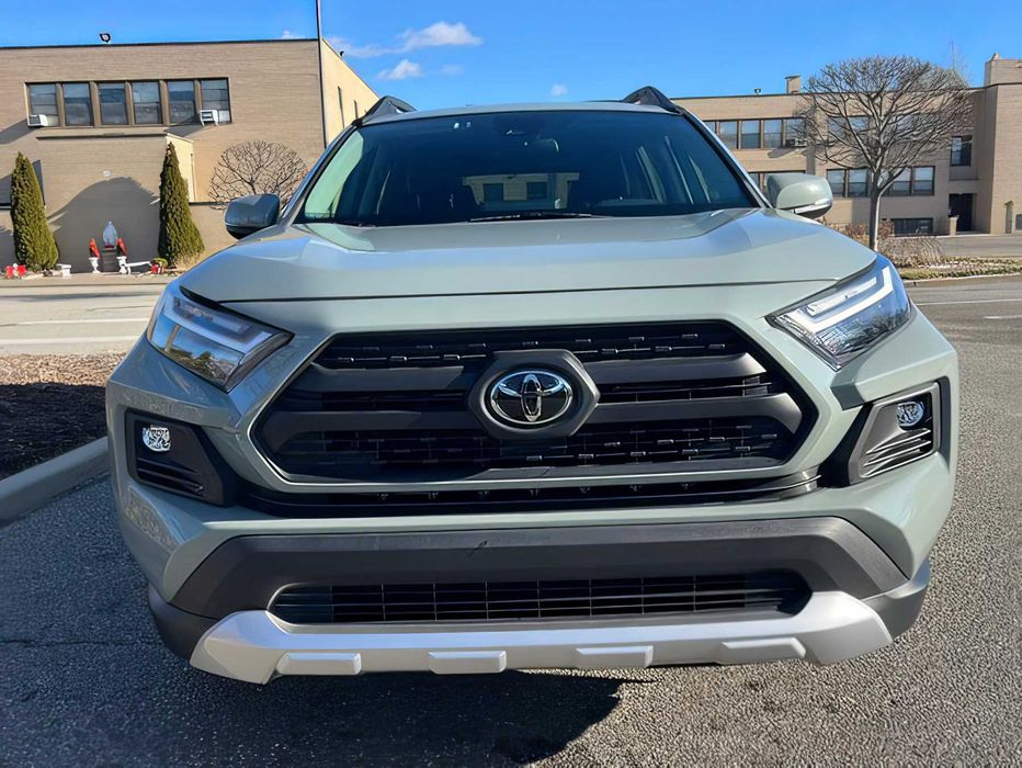 Toyota RAV4      2023