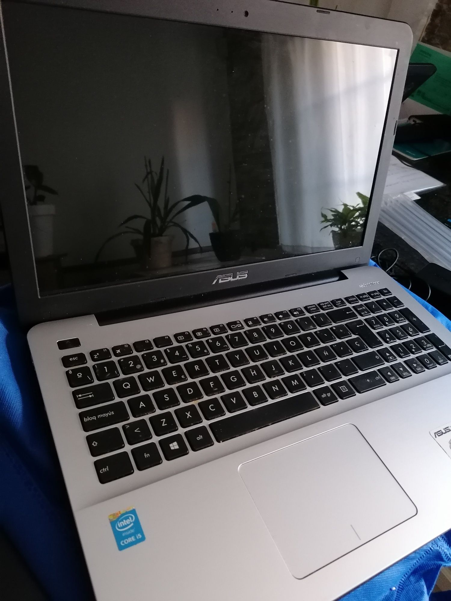 Portátil ASUS F555L para peças