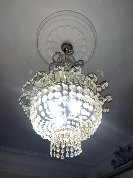 Продам хрустальную люстру