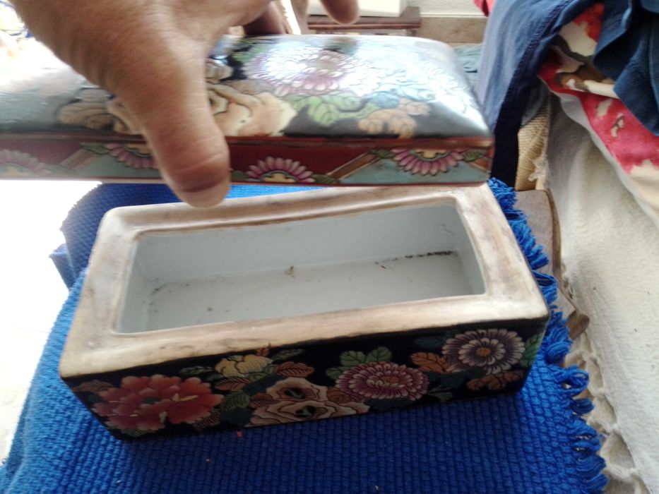 caixa  chinesa antiga  em loiça 21cm /10 cm