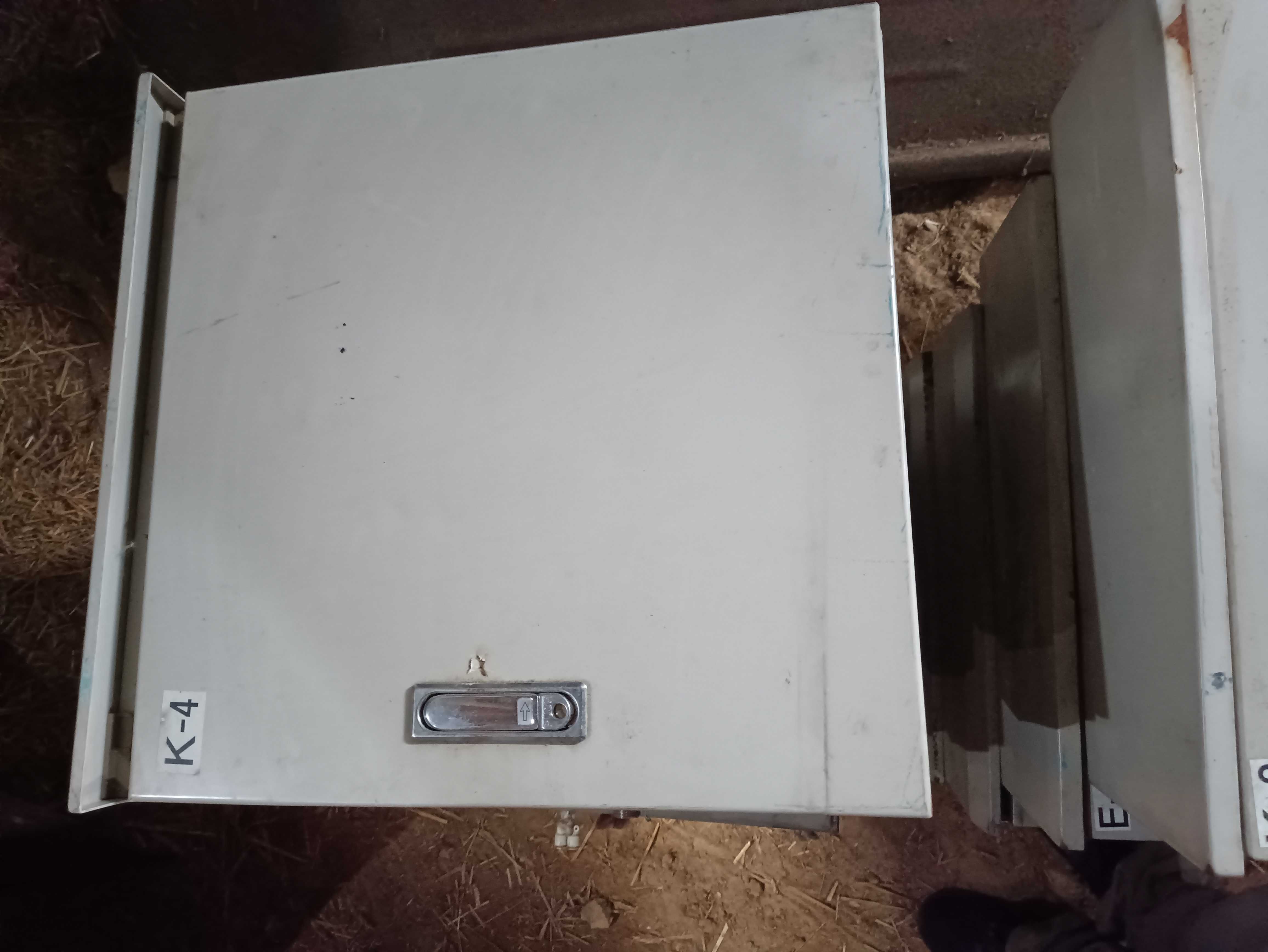 Szafka pomiarowa elektryczna stalowa malowana szafa z drzwiczkami
