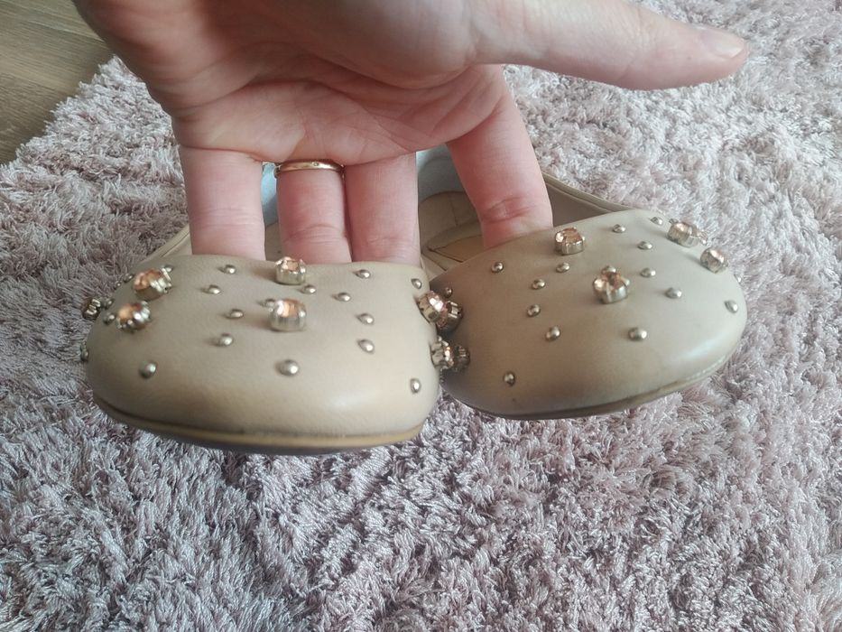 Beżowe balerinki Stradivarius