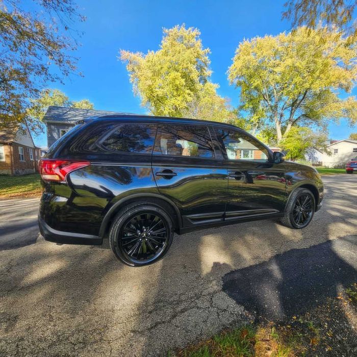 Mitsubishi Outlander SE      2020