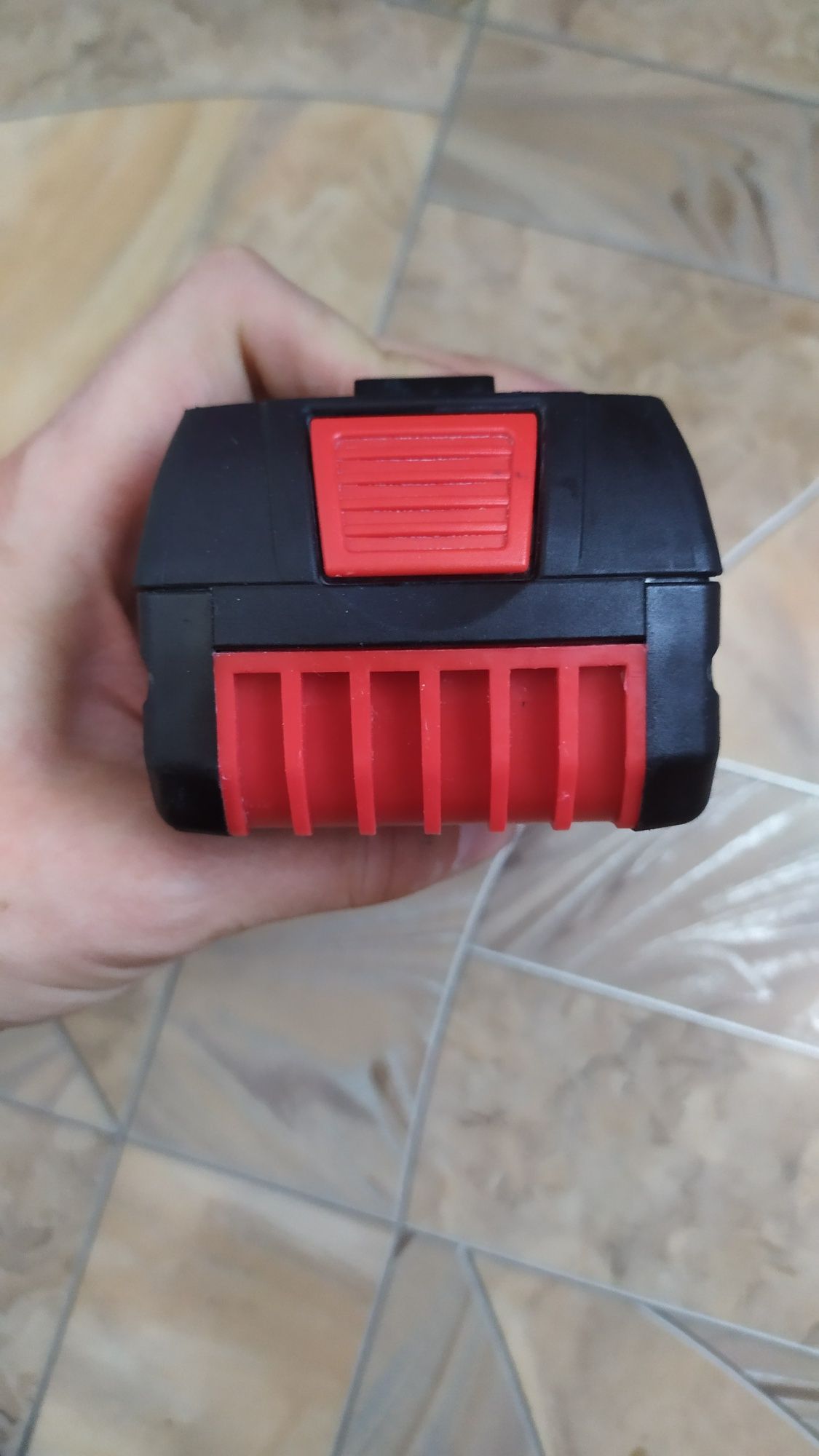 Батарея акумулятор bosch 18v 4,0 Ah.