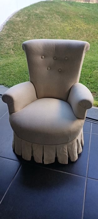 Poltrona bege pouco usada. Excelente estado
Senhorinha.
Ver fotos