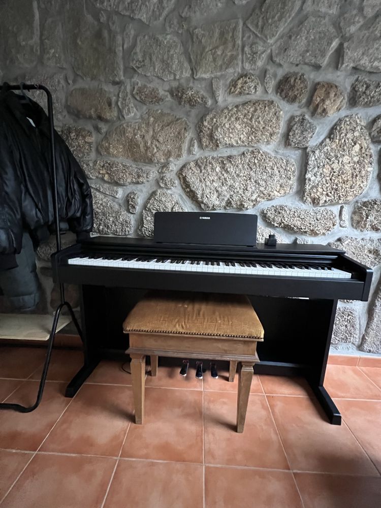 Piano Digital YDP-143 Yamaha