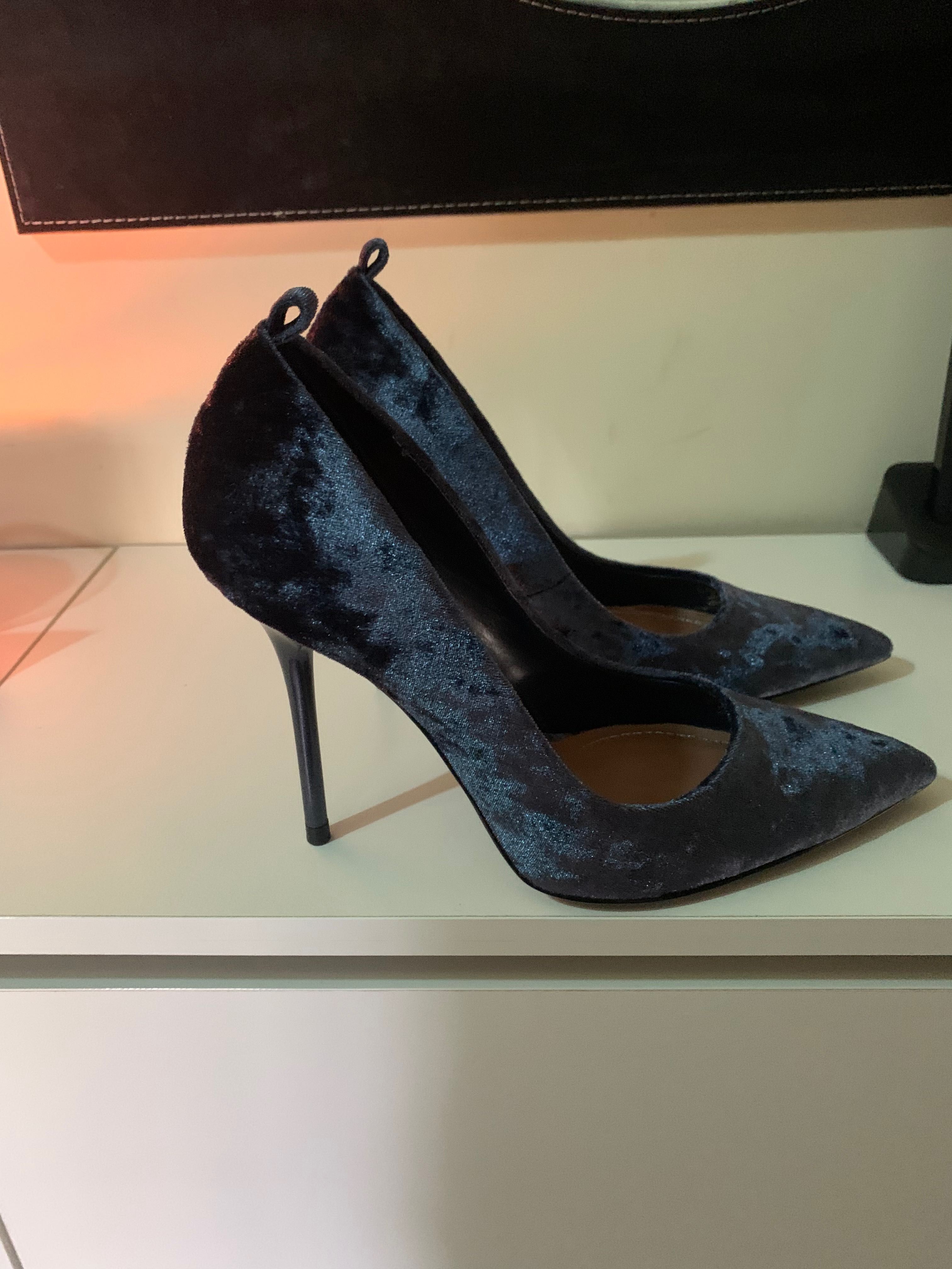 Sapato ZARA veludo