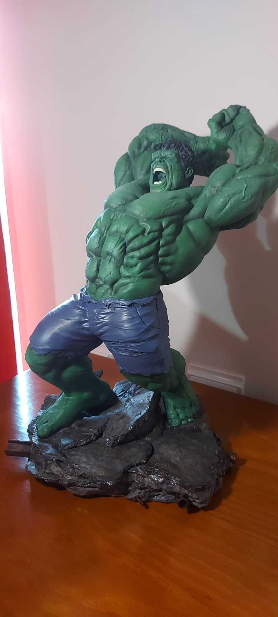 Belíssima Escultura Hulk