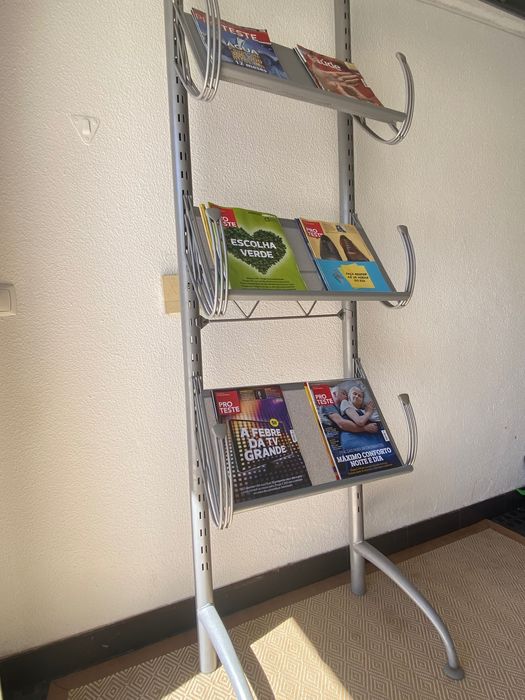 Expositor de revistas e jornais