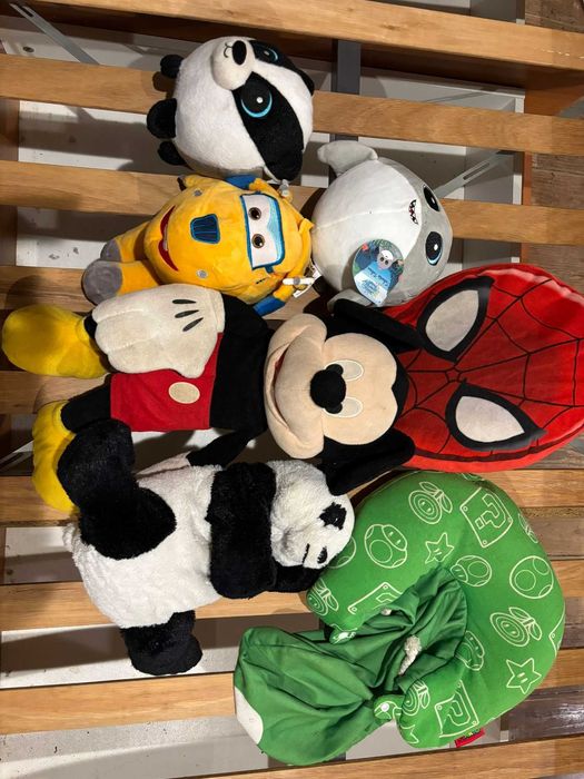 peluches, almofada, e travesseiro para avião