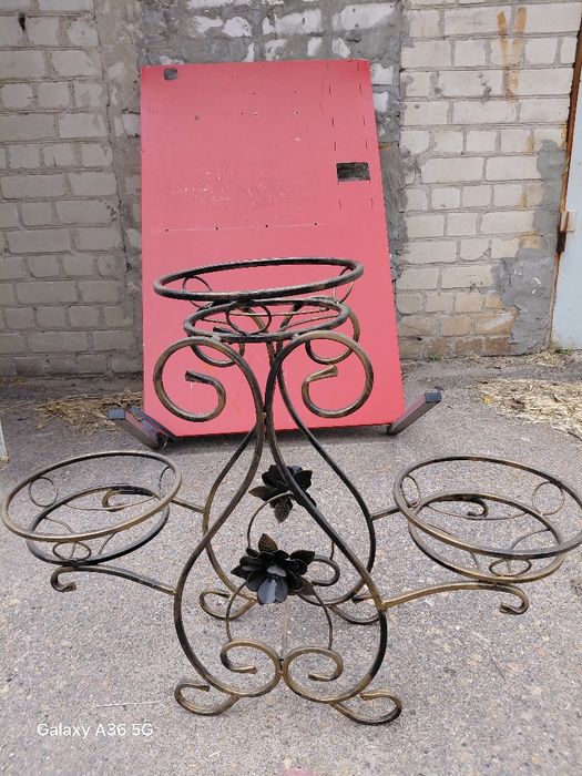 Стійка для одягу та квітів