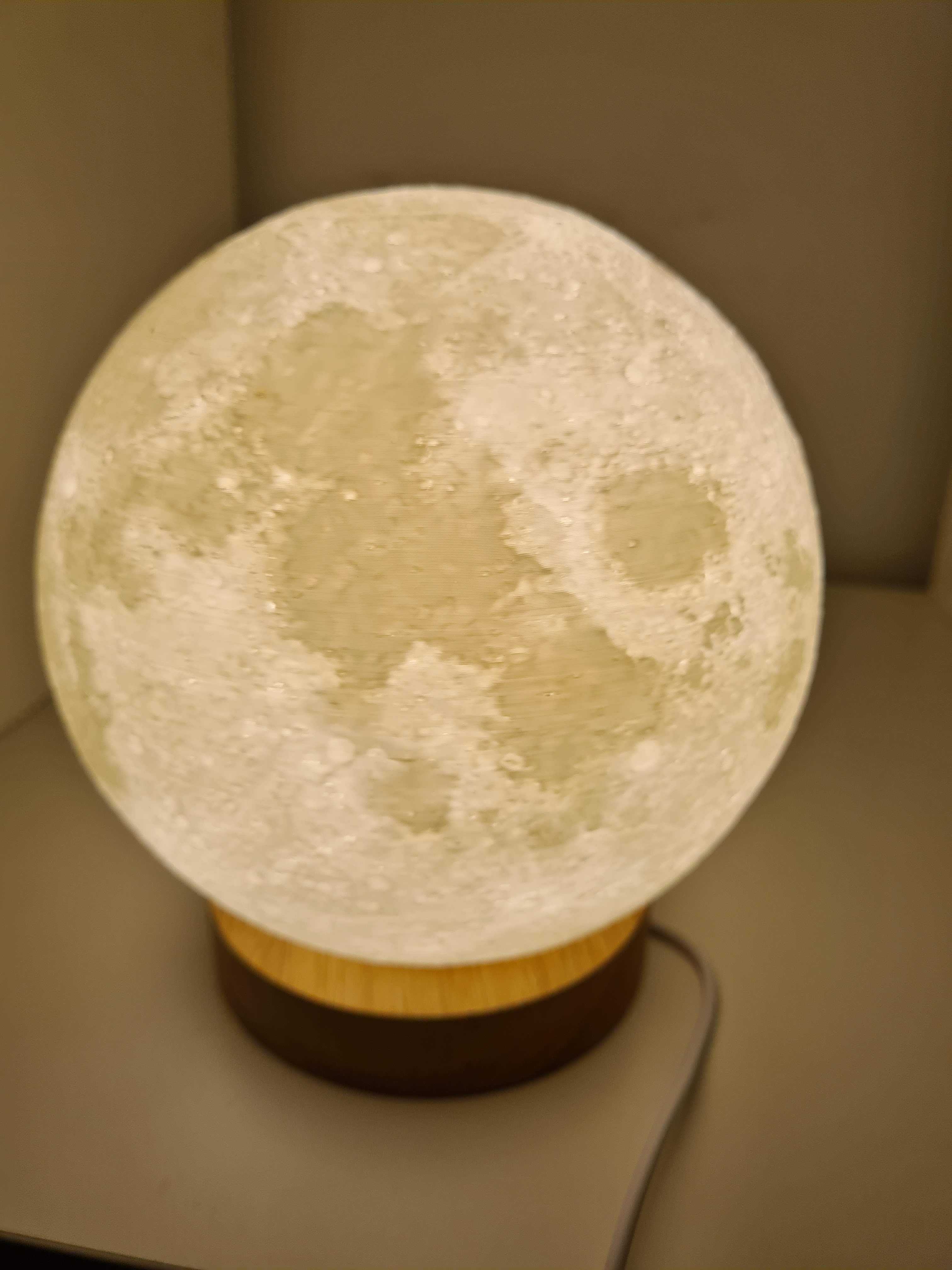 Candeeiro LUA | Iluminação Decorativa e Atmosfera Relaxante
