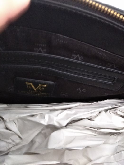 Mala preta da marca Versace 19.69