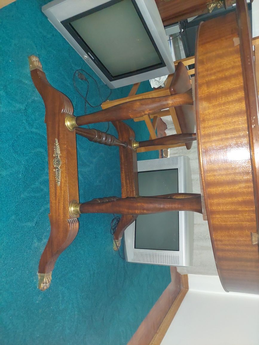 Mesa de Jantar Extensível em Madeira Nobre - Estilo Clássico