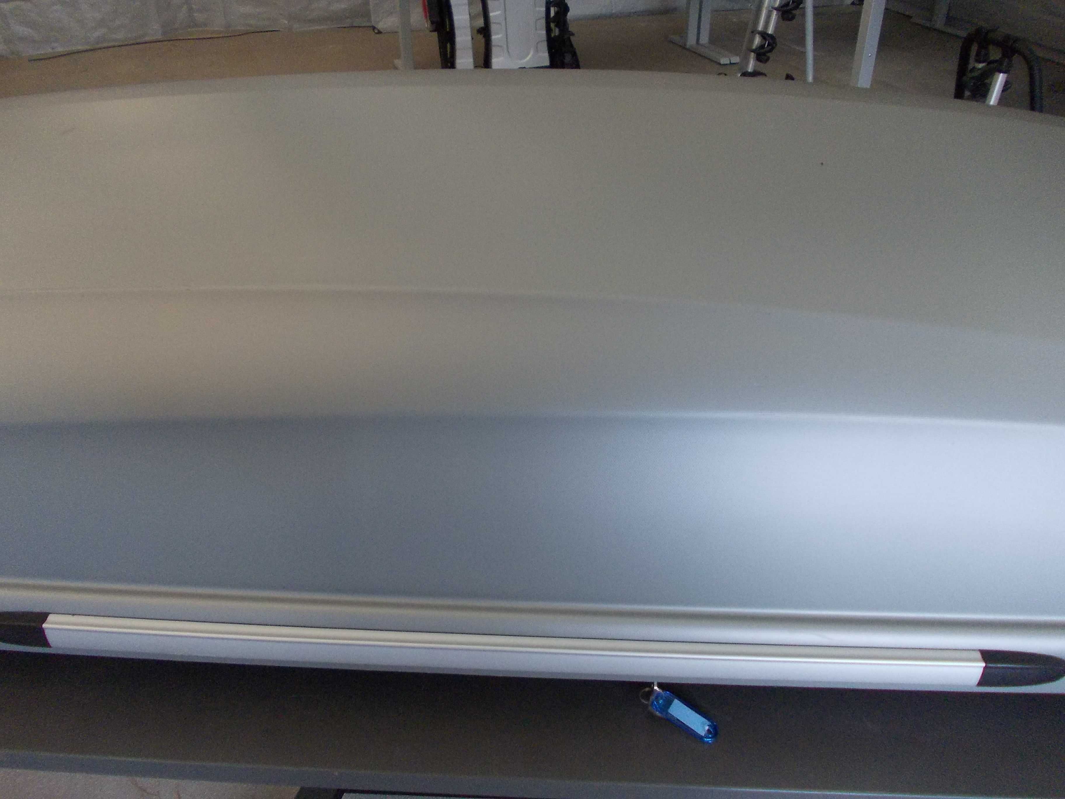 Box dachowy Mecedes 450l