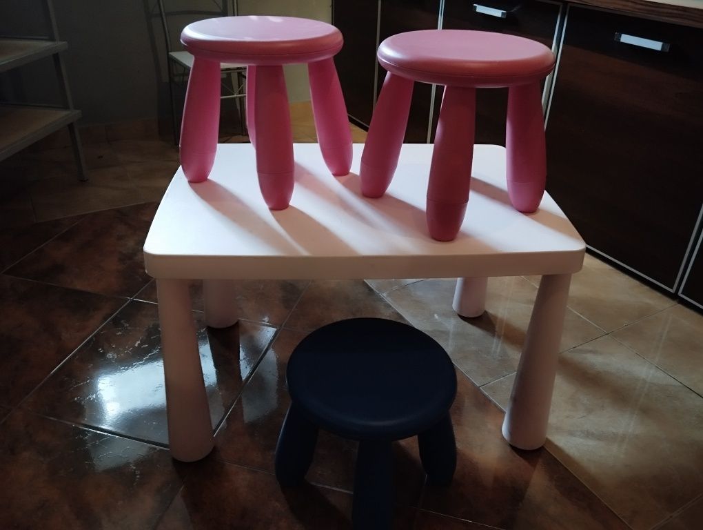 IKEA stolik i trzy taboreciki krzesełka różowe granatowe