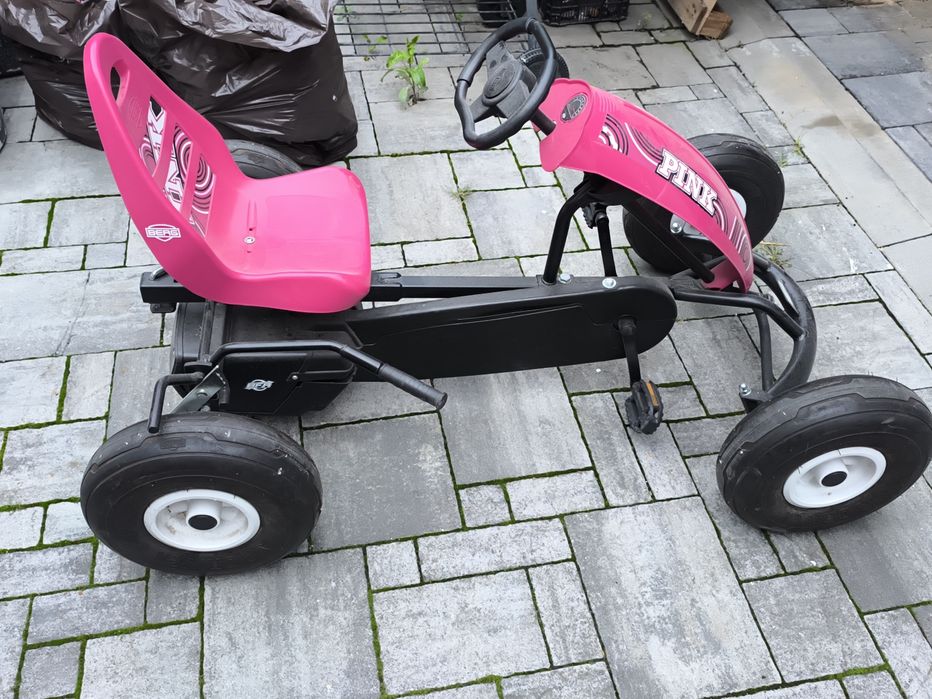 Gokart Berg różowy.
