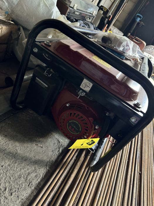 Генератор бензин новый 3КВ