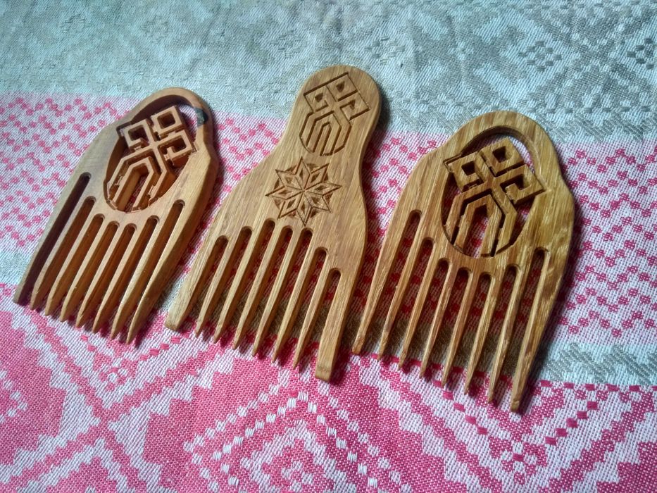 Деревянный обережный гребень для волос