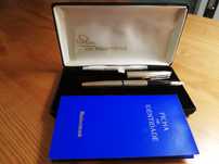 Caneta Waterman Slim, tinta permanente , aparo em ouro.