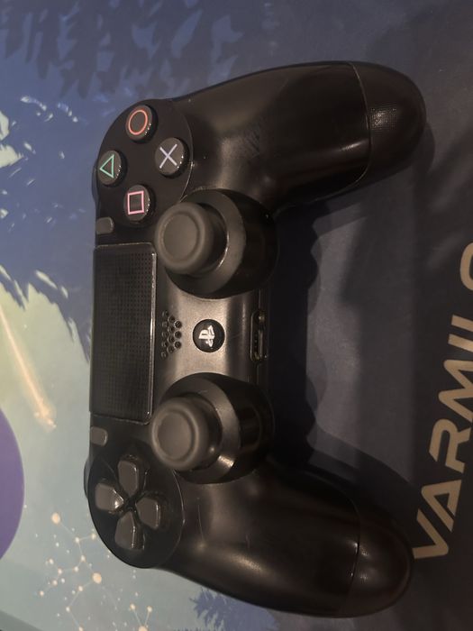 Продам Playstation 4 slim 500gb в хорошем состоянии + джойстик