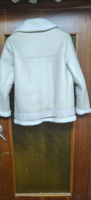 Sprzedam płaszcz ze sztucznej owczej skóry, w dobrym stanie.