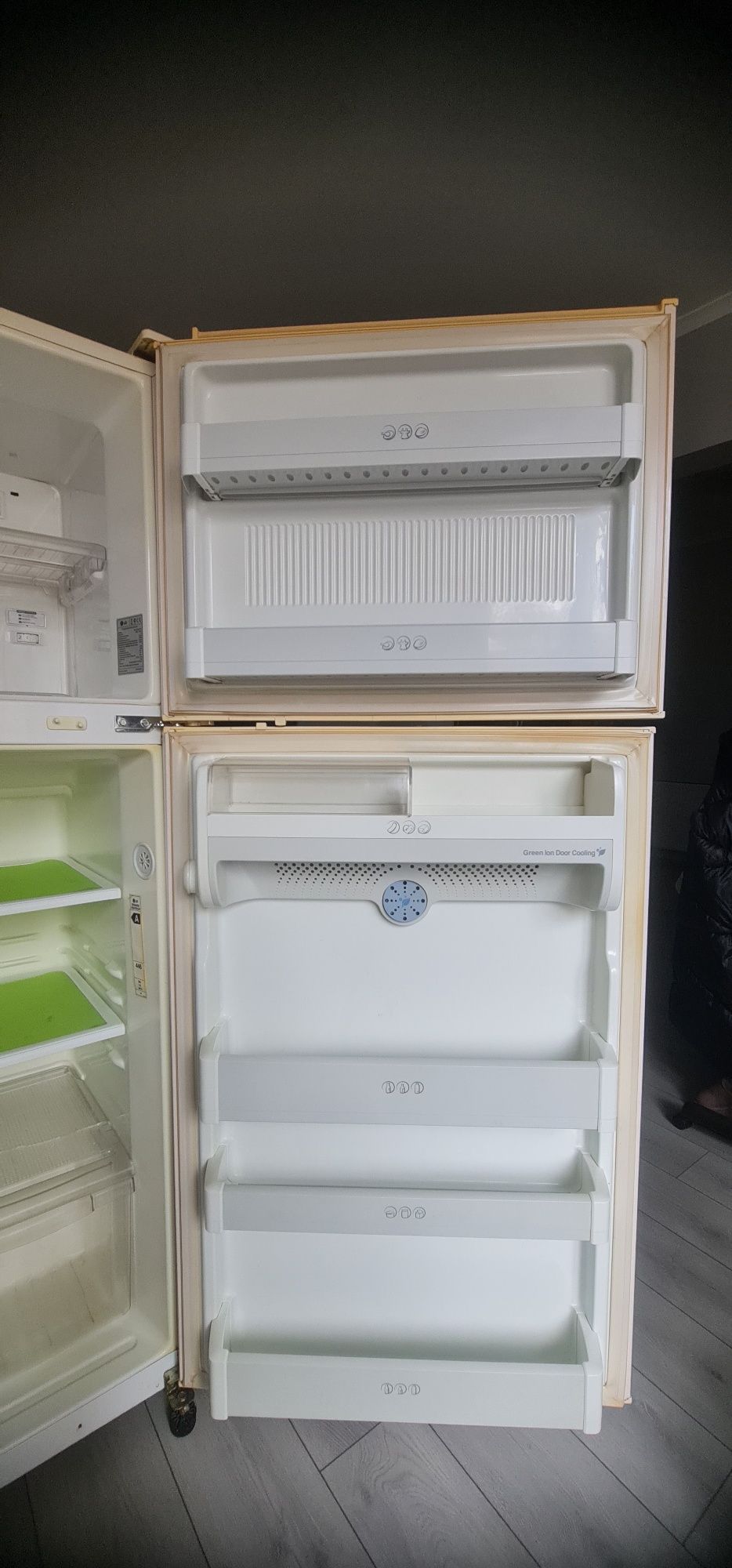 Холодильник LG  GR-R562JWQA