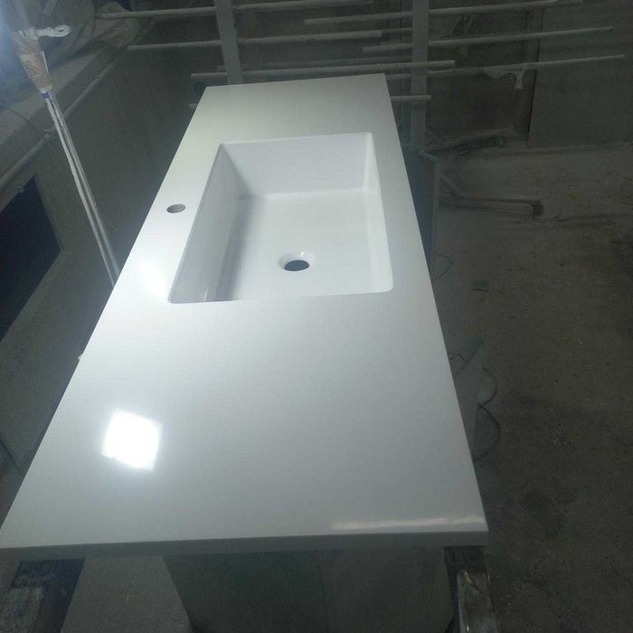 Умивальники цільновилиті з стільницею