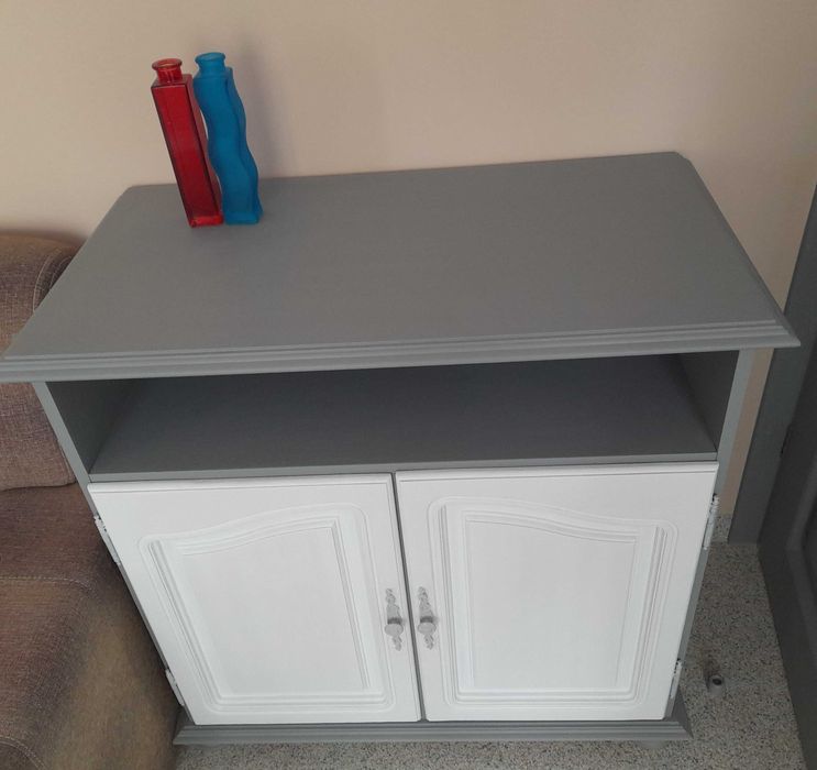 Komoda szara, 2 drzwiowa, wymiary 87cm x 47 cm, wys. 86 cm