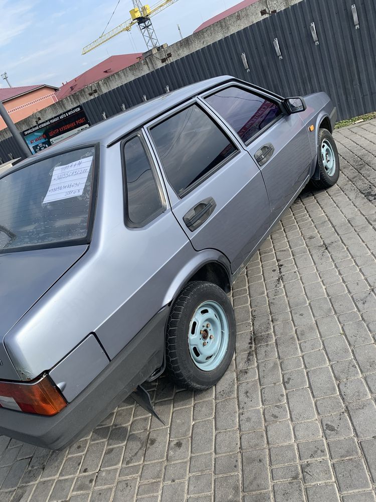 Автомобіль Ваз 21099
