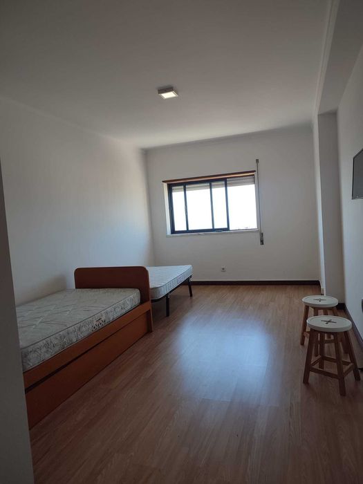 Arrenda-se quartos individuais em Buarcos. Excelentes vistas.