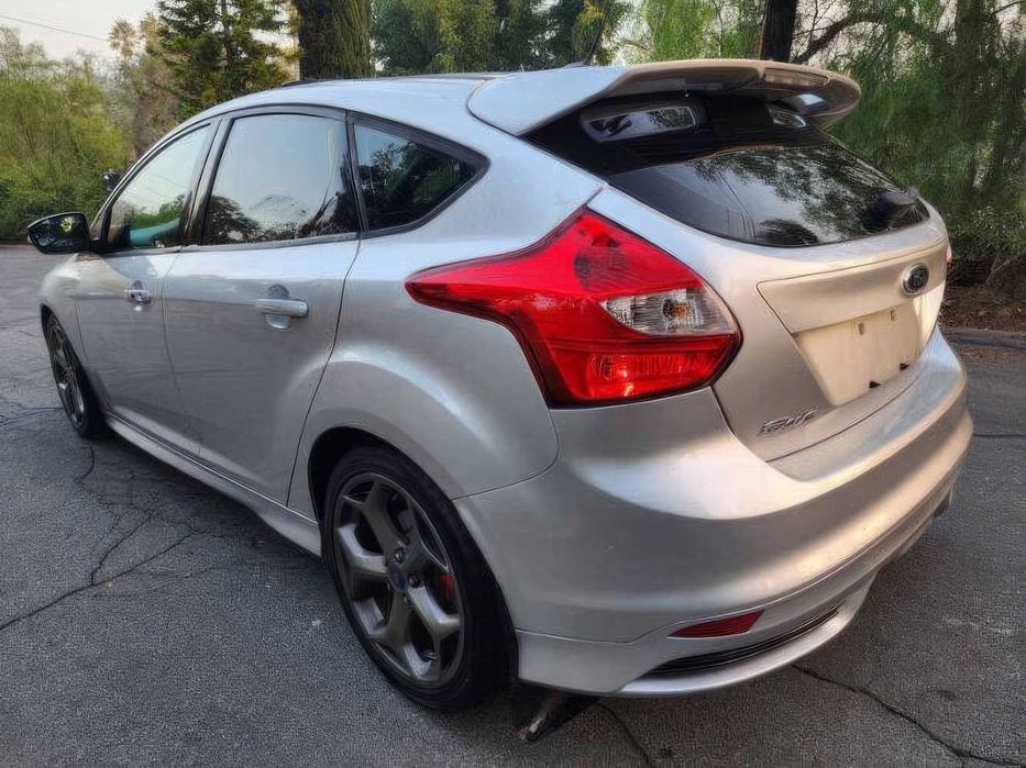Ford Focus ST      2014